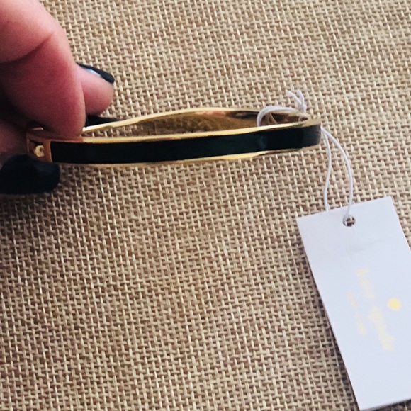 🆕Kate Spade “Do the twist” enamel hinged bangle - Picture 5 of 5